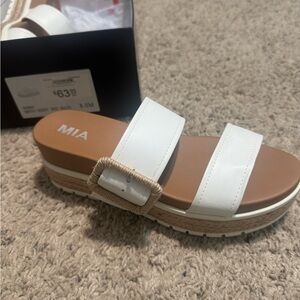 MIA Women's Cream and Tan Platform Sandals